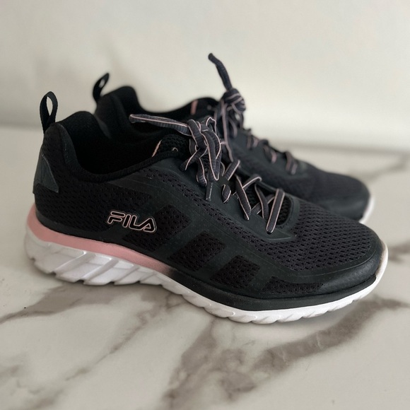 Fila Pink and Black memory foam running shoes cross training Diskize athletic - Picture 1 of 6